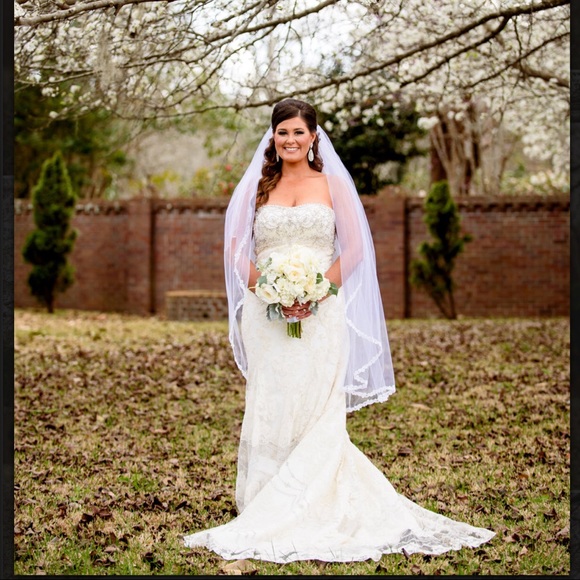 Wedding gown - Picture 4 of 4